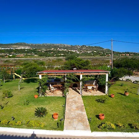 Ammos Aparthotel 3*