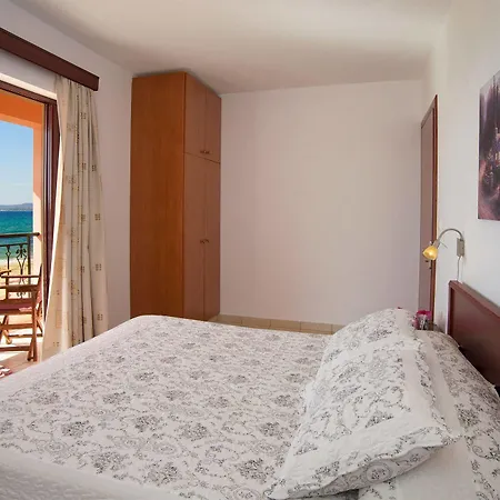 Ammos Aparthotel 3*